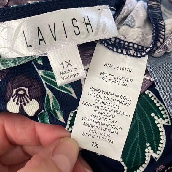 Lavish Floral Print Zip Neck Top 1X - Picture 5 of 8